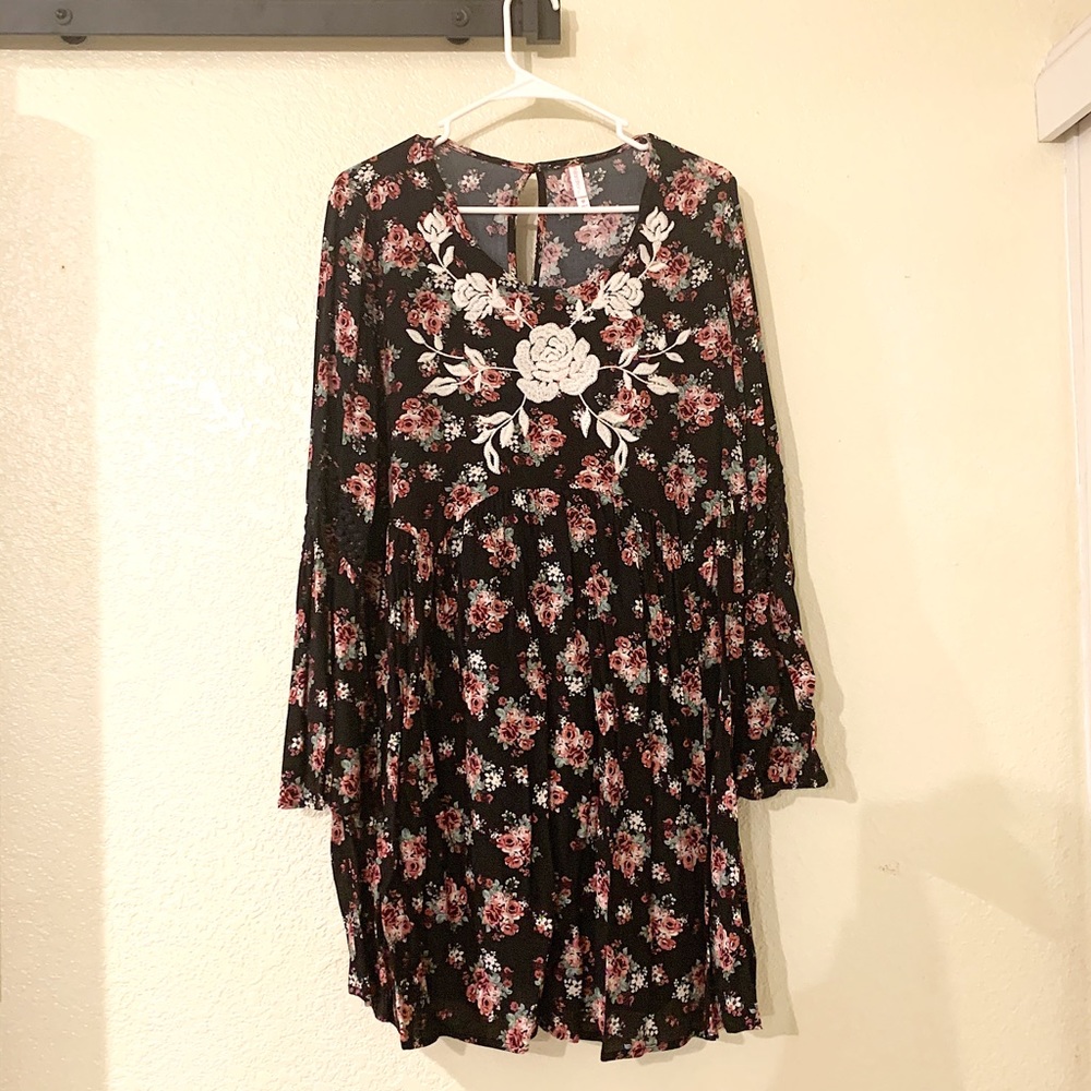 💜TARGET Embroidered Bell Sleeve Dress